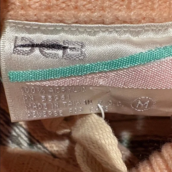 Urban Renewal, Women's Pullover Mock Neck Sweater. Size Medium.  Pink. NWT. - Picture 7 of 11